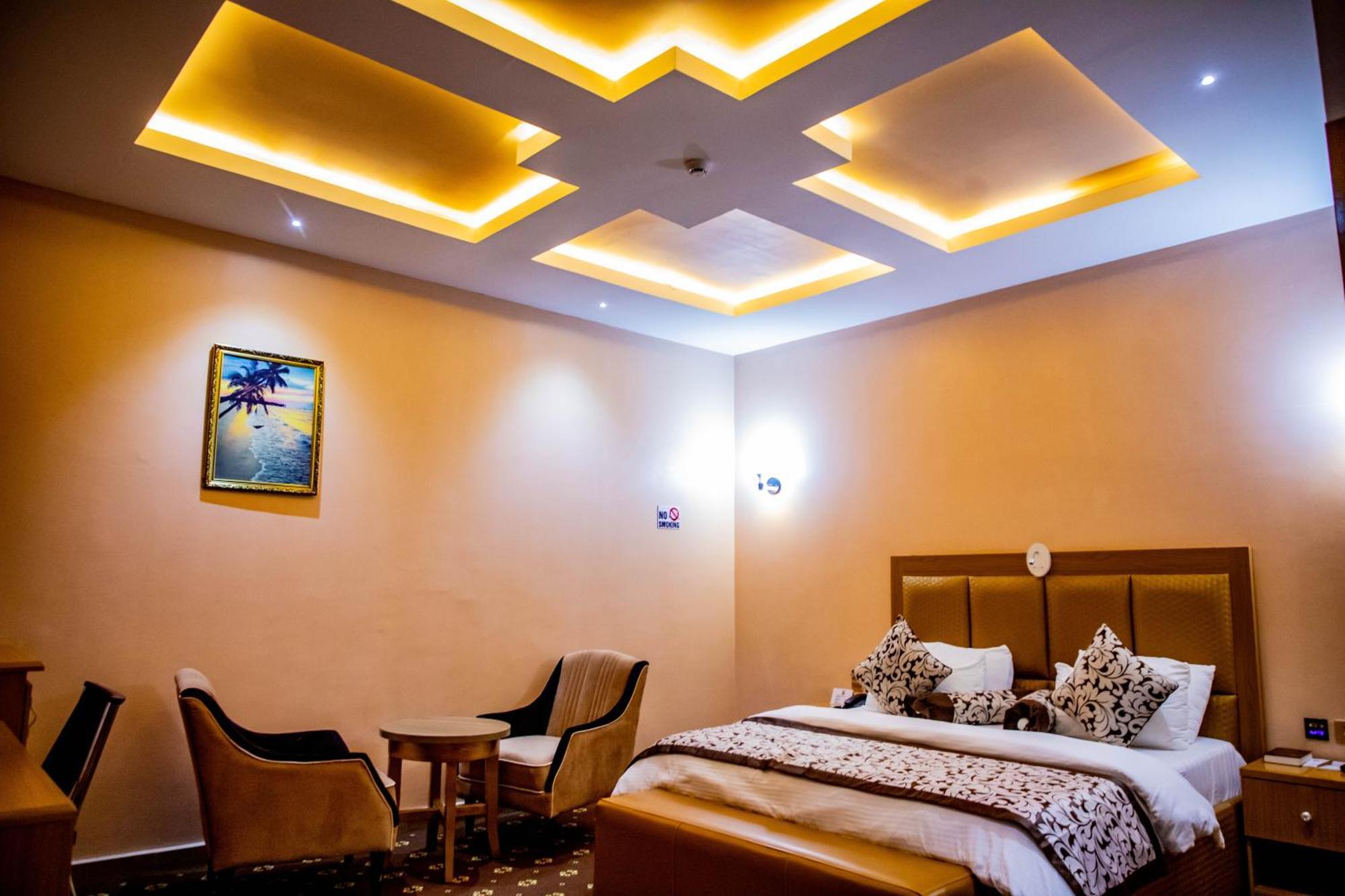 Villa Hilton Hotels Uyo 外观 照片