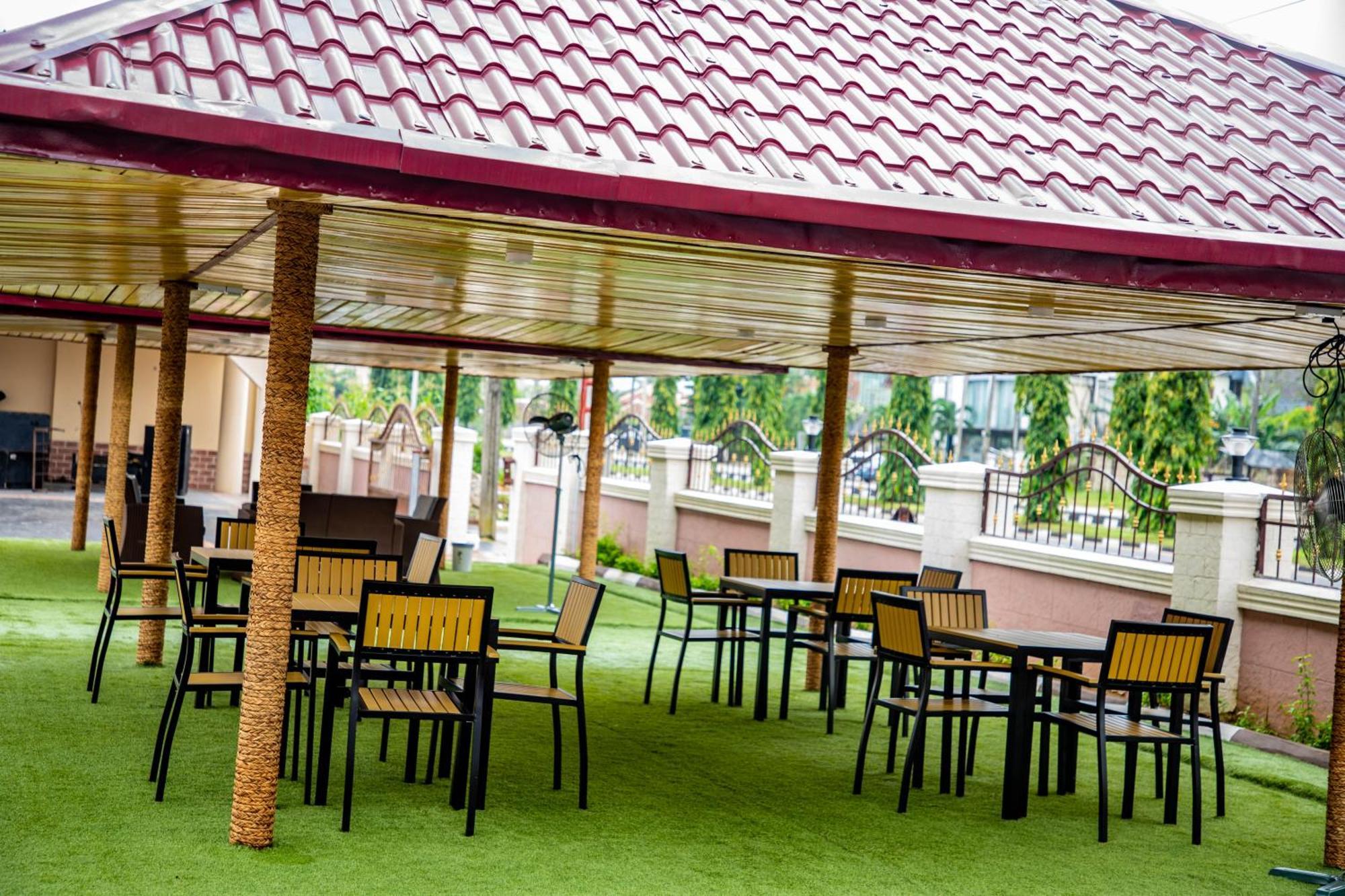 Villa Hilton Hotels Uyo 外观 照片