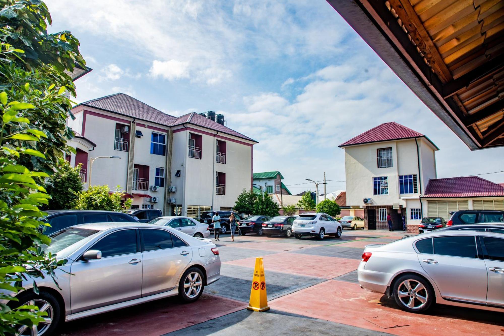 Villa Hilton Hotels Uyo 外观 照片
