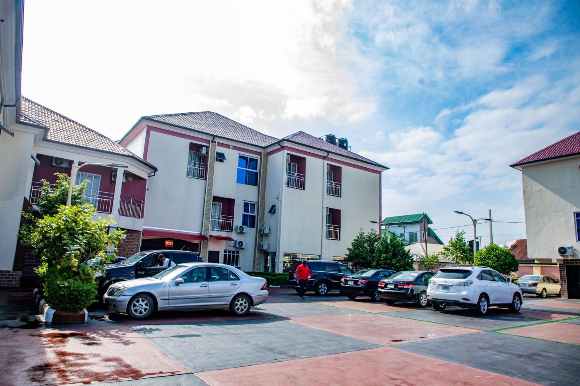 Villa Hilton Hotels Uyo 外观 照片
