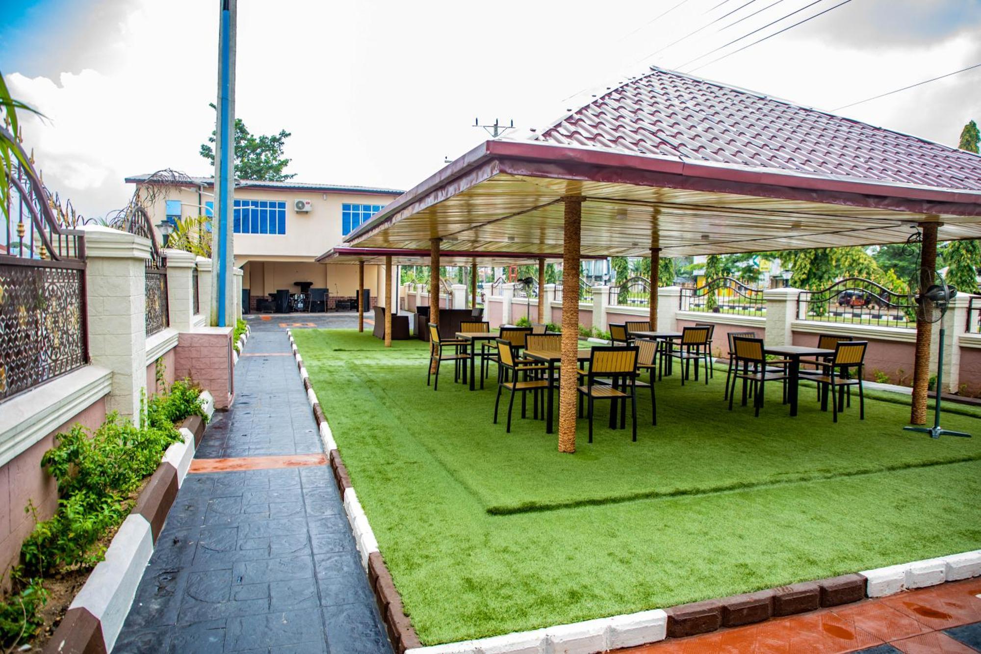 Villa Hilton Hotels Uyo 外观 照片