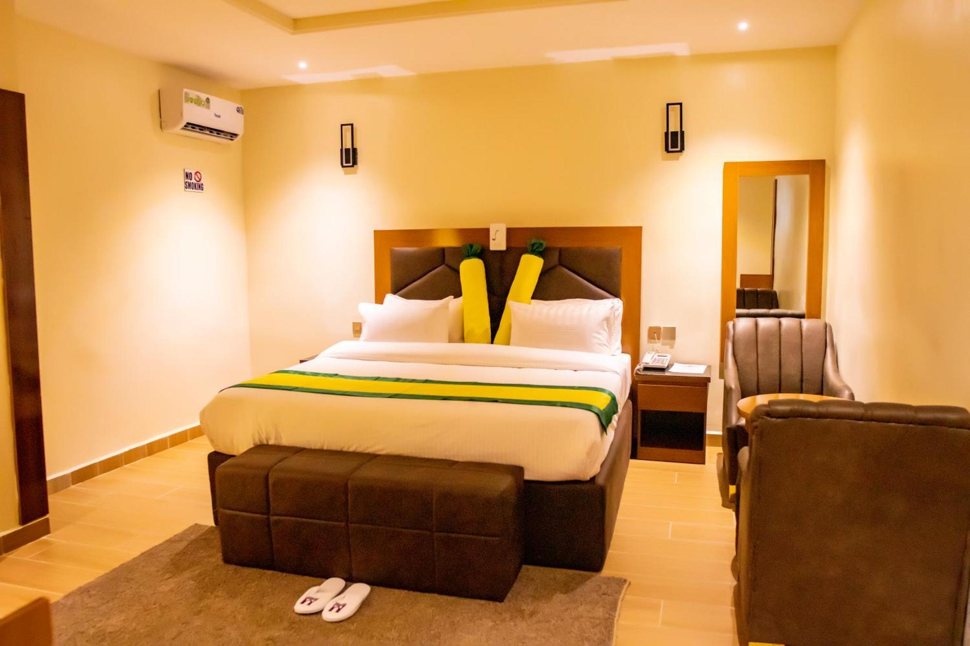 Villa Hilton Hotels Uyo 外观 照片