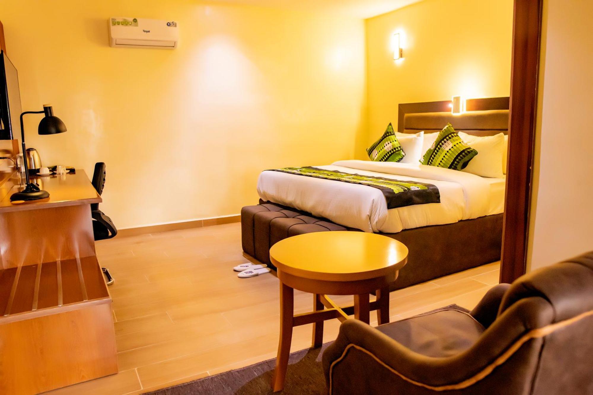 Villa Hilton Hotels Uyo 外观 照片