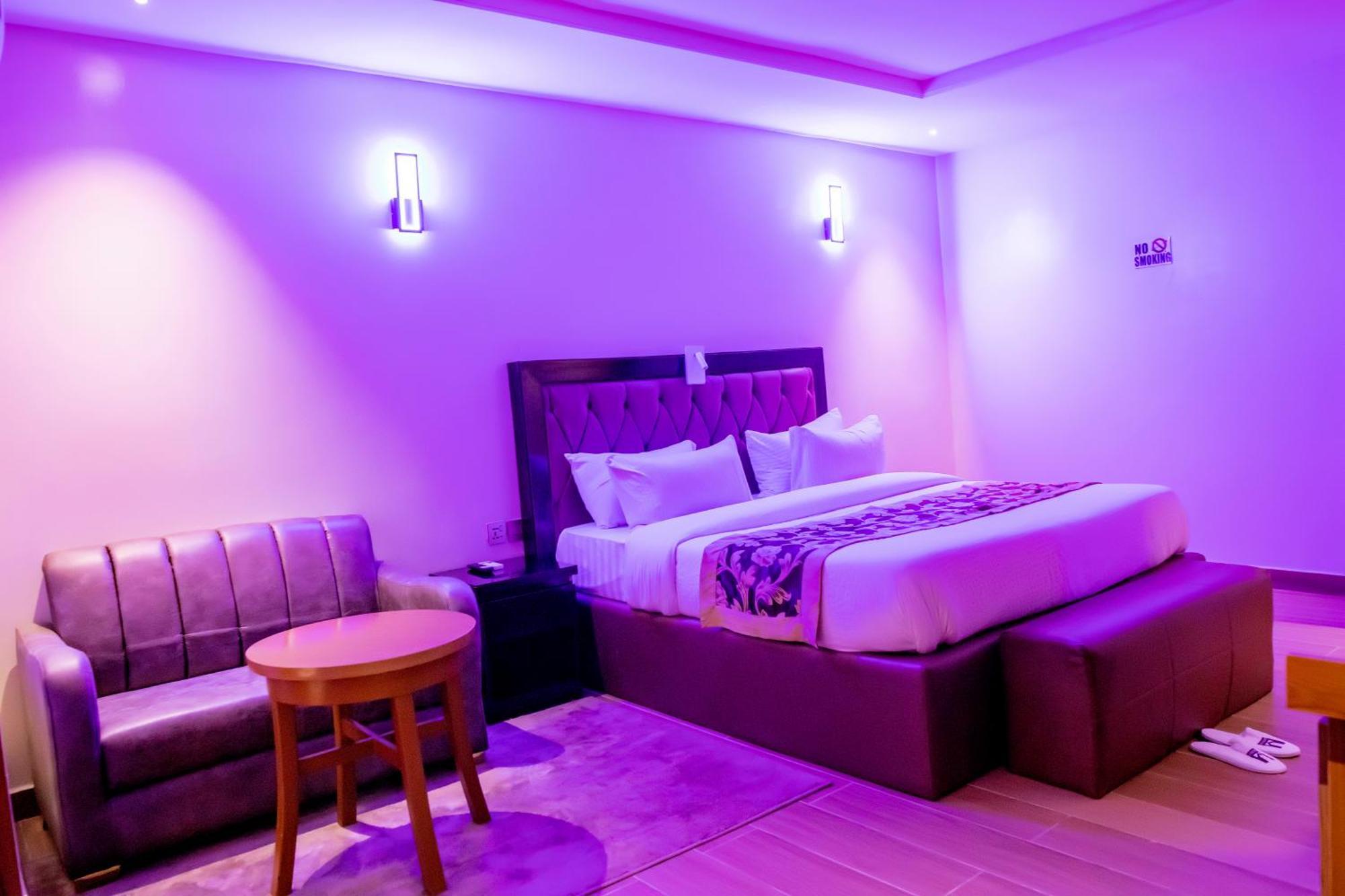 Villa Hilton Hotels Uyo 外观 照片