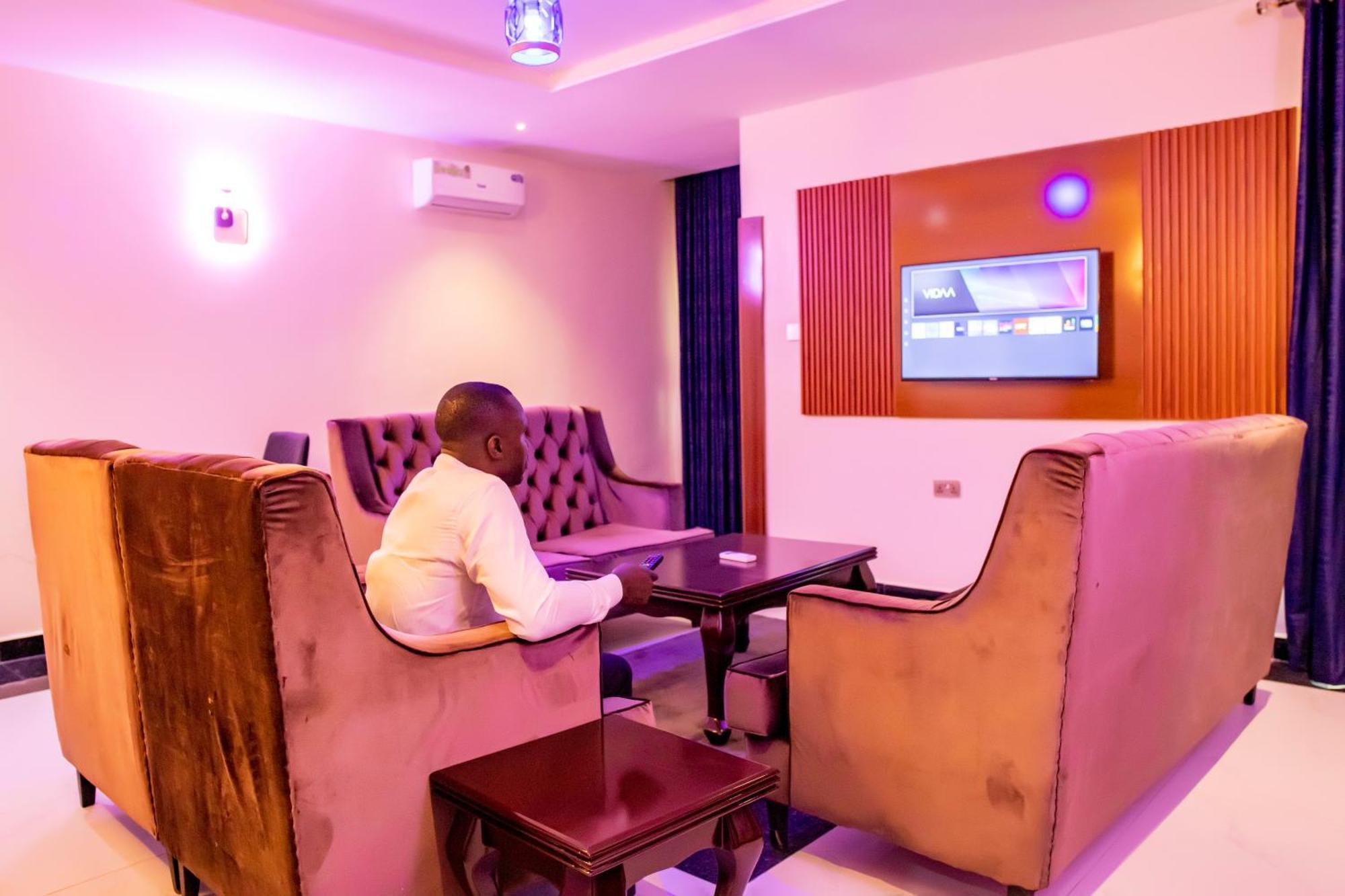 Villa Hilton Hotels Uyo 外观 照片