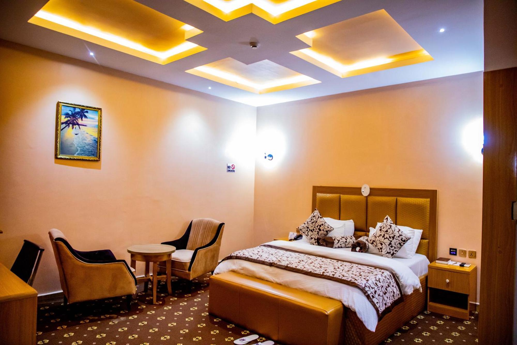 Villa Hilton Hotels Uyo 外观 照片