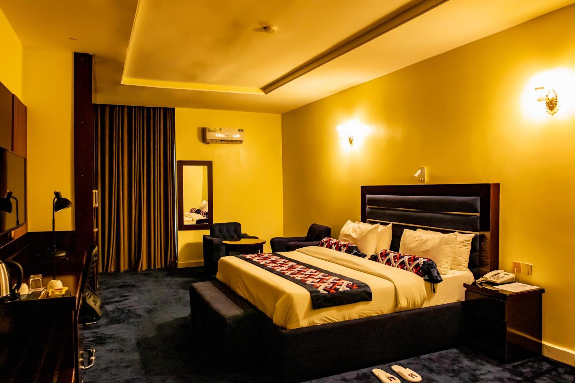 Villa Hilton Hotels Uyo 外观 照片