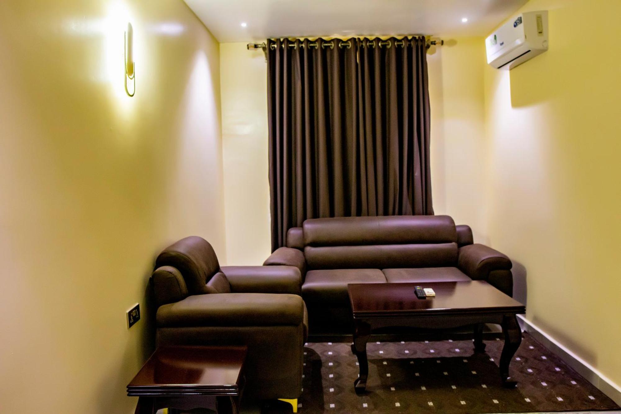 Villa Hilton Hotels Uyo 外观 照片