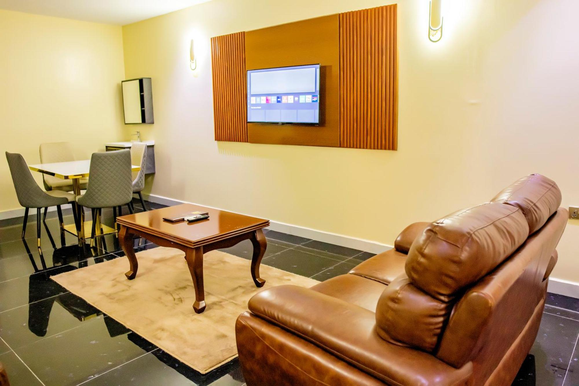 Villa Hilton Hotels Uyo 外观 照片