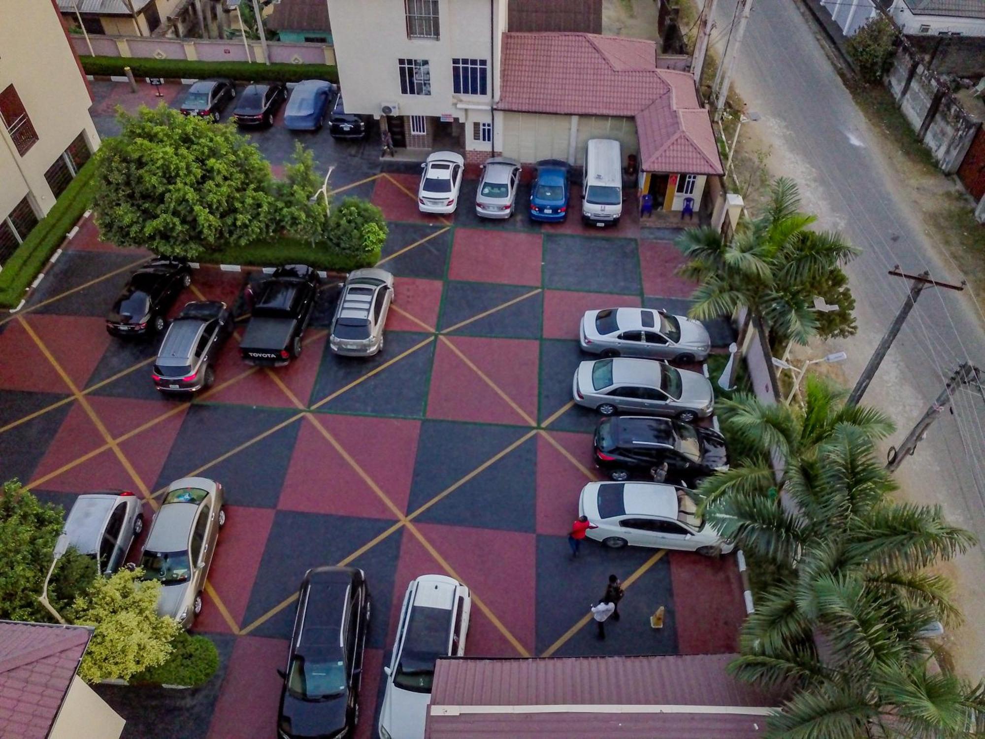 Villa Hilton Hotels Uyo 外观 照片