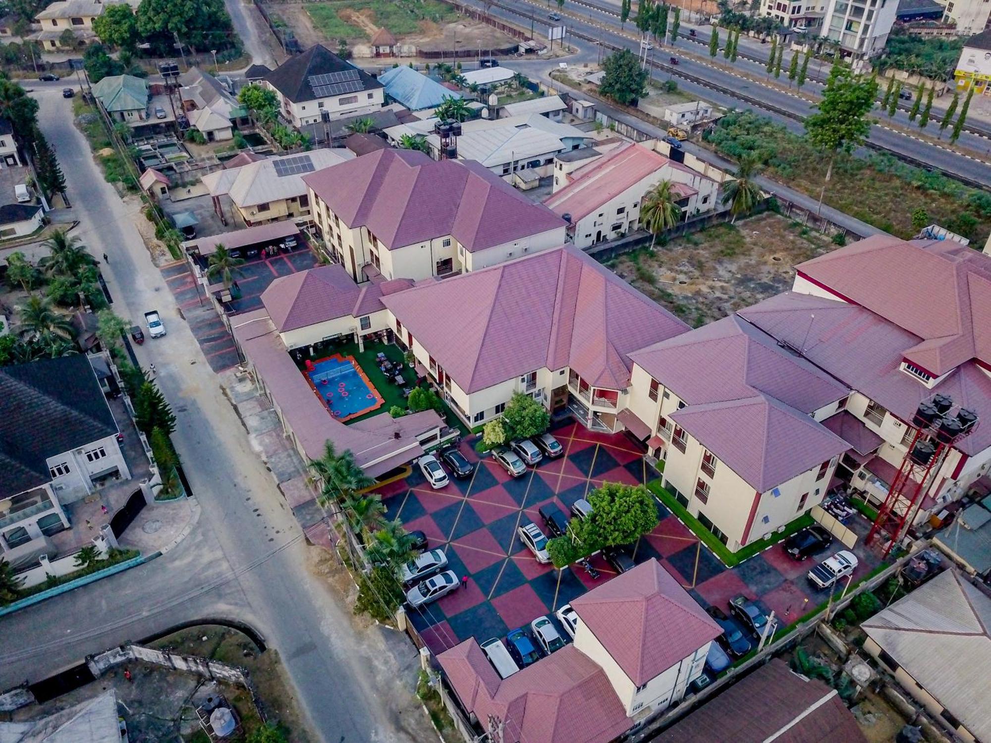 Villa Hilton Hotels Uyo 外观 照片