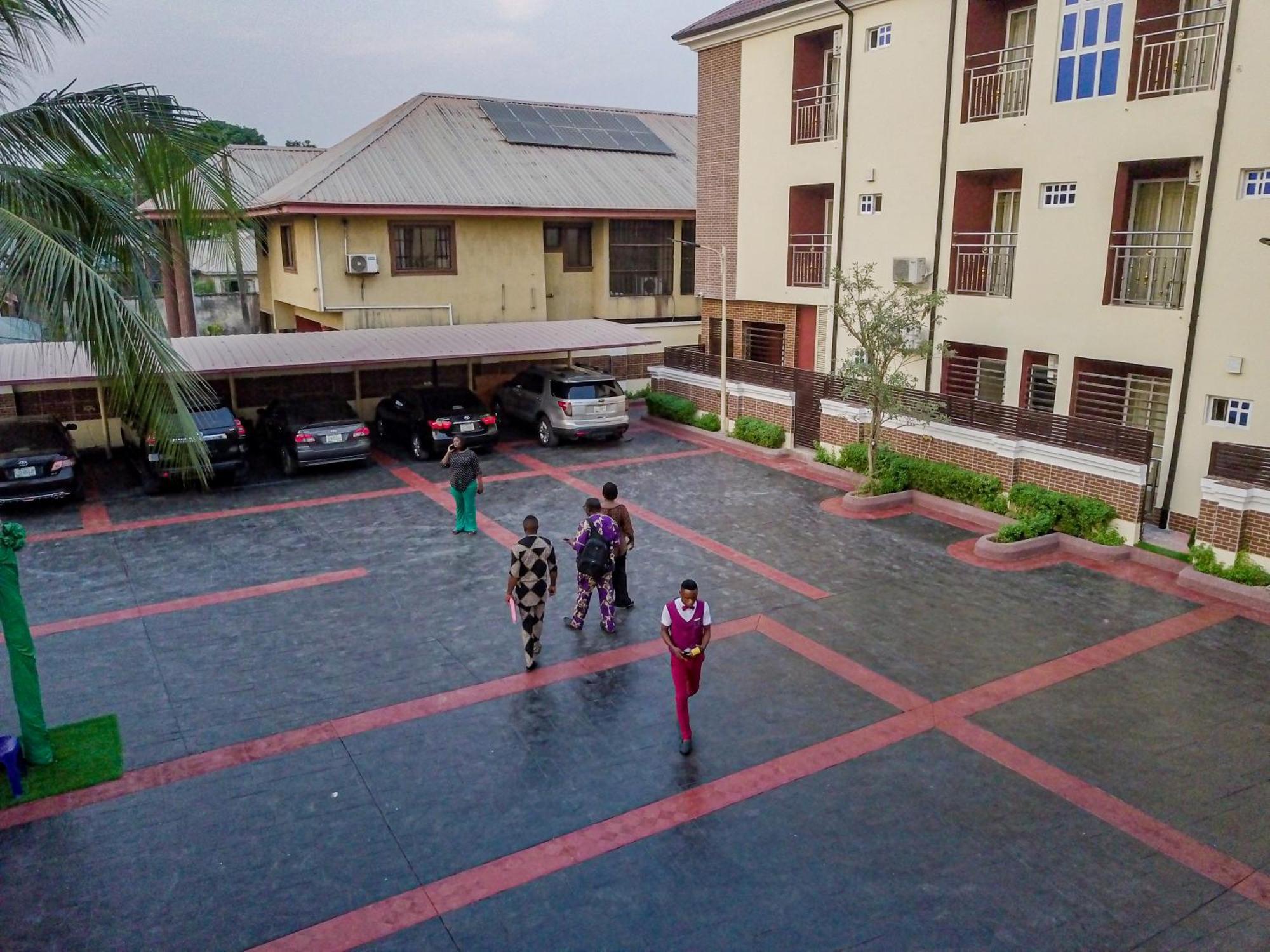 Villa Hilton Hotels Uyo 外观 照片